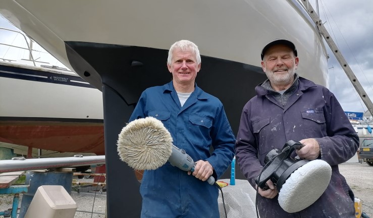 SYC members Chris Metcalfe and Steve Russell help Guy Waites to polish Sagarmatha's topsides