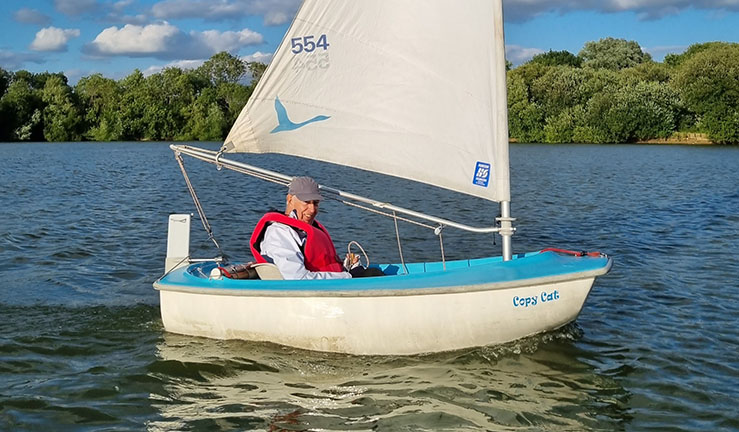 Person sailing a Hansa dinghy at Banbury SC